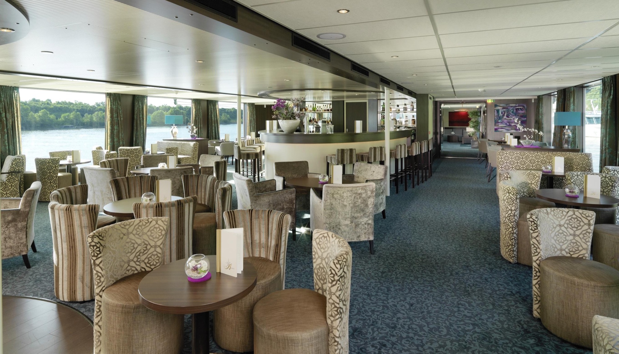 Amadeus Waterways 16 Amadeus Elegant Panorama Bar.jpg